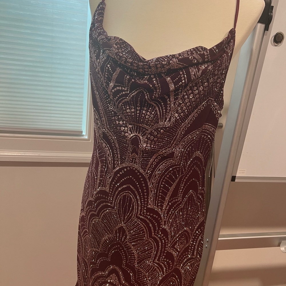 Formal dress. NWT. L-XL Gorgeous design..
